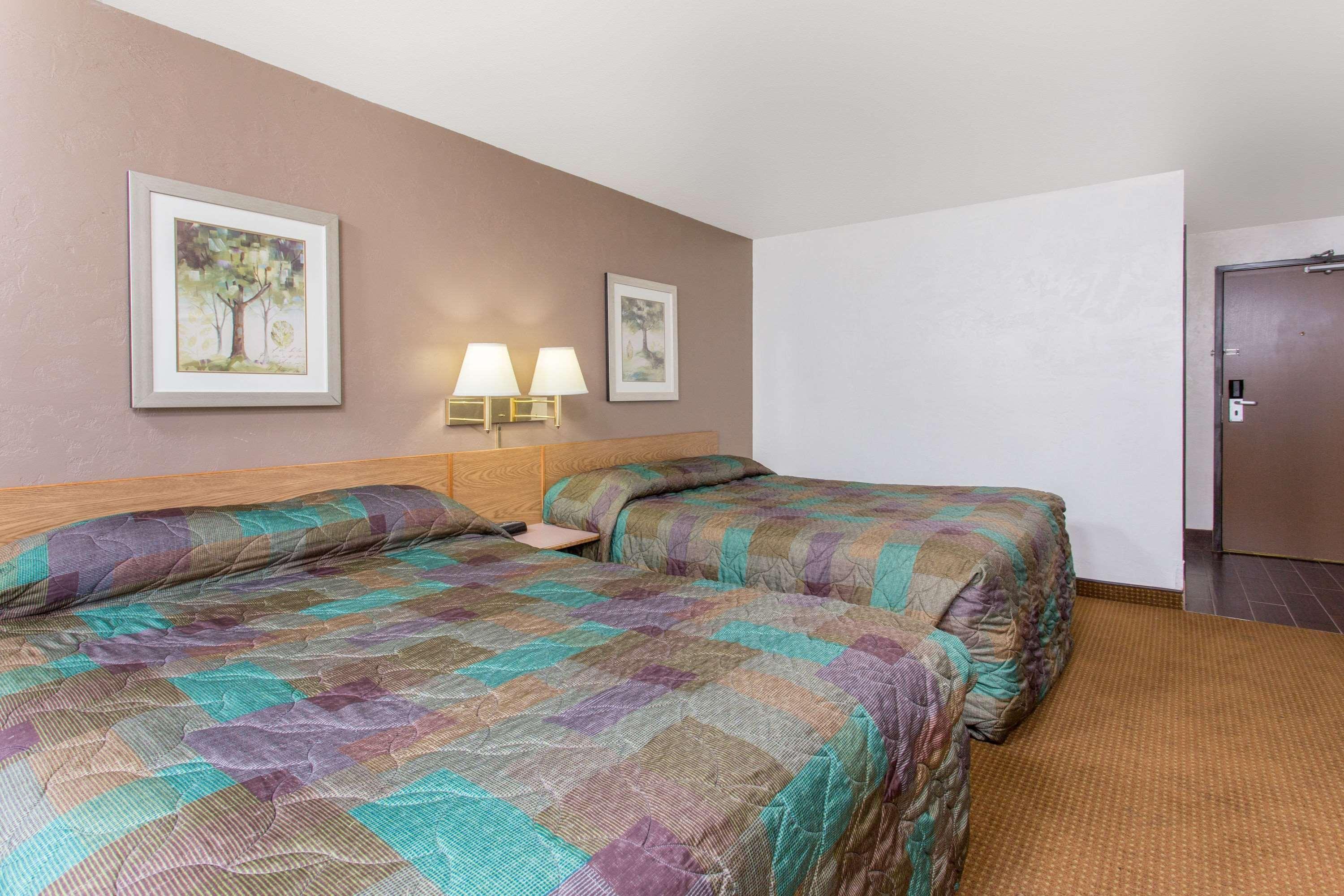 Super 8 By Wyndham Lacey Olympia Area Εξωτερικό φωτογραφία