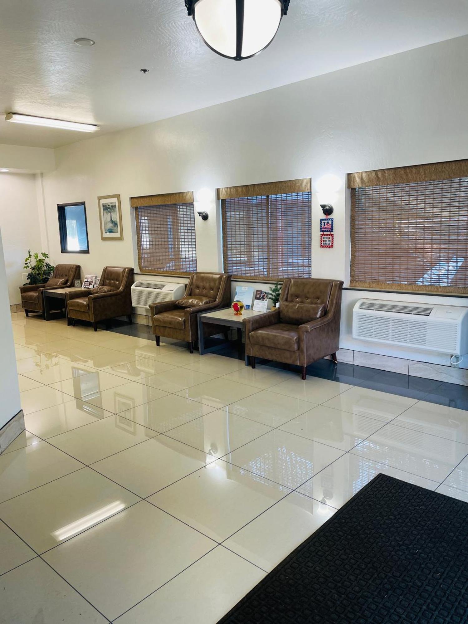 Super 8 By Wyndham Lacey Olympia Area Εξωτερικό φωτογραφία