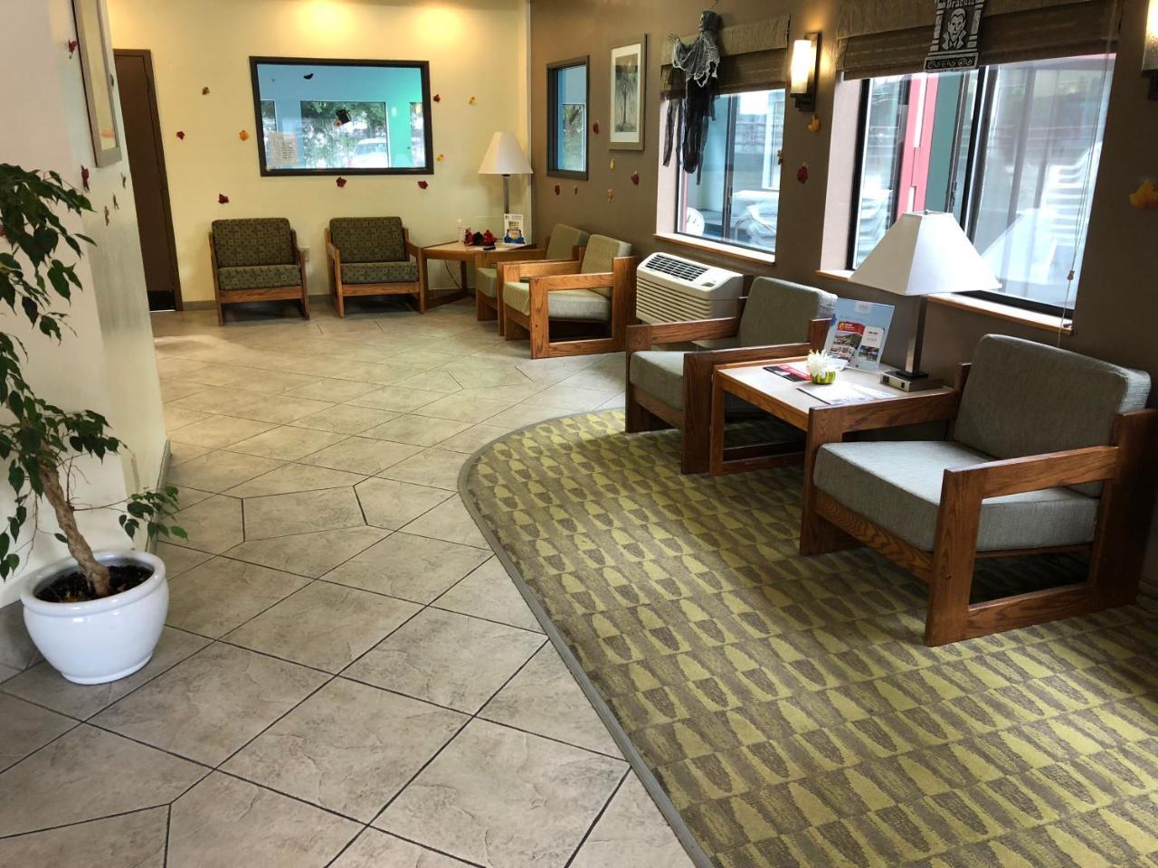 Super 8 By Wyndham Lacey Olympia Area Εξωτερικό φωτογραφία