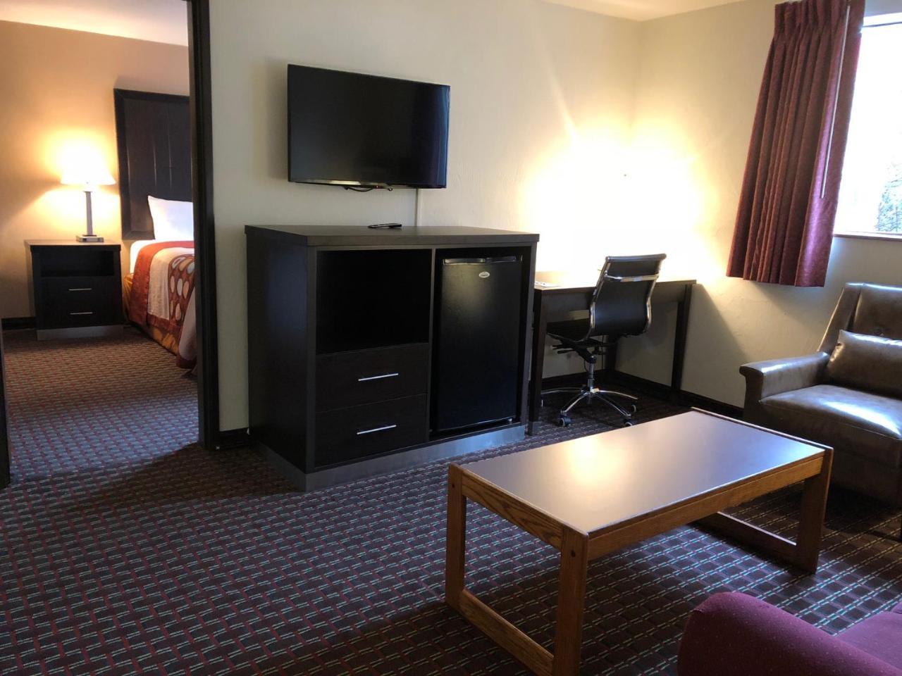 Super 8 By Wyndham Lacey Olympia Area Εξωτερικό φωτογραφία