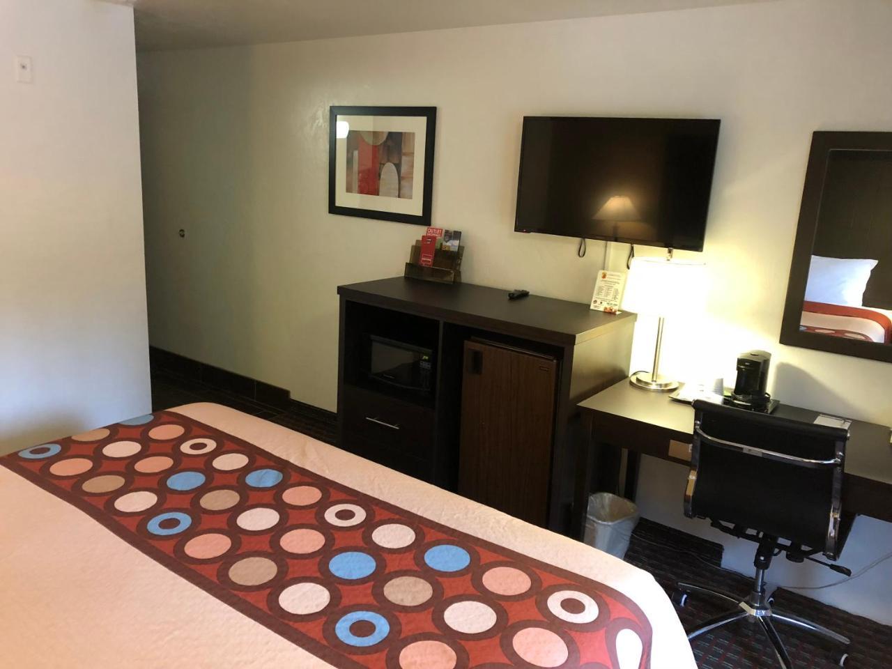 Super 8 By Wyndham Lacey Olympia Area Εξωτερικό φωτογραφία